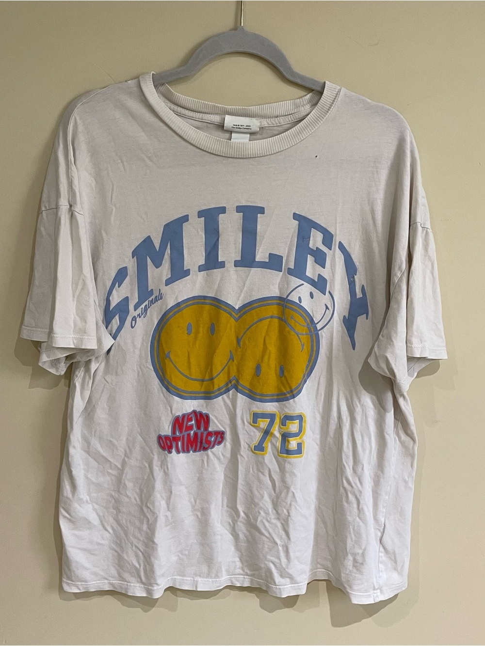 ⭐️Smiley Graphic Short Sleeve Tee in White⭐️